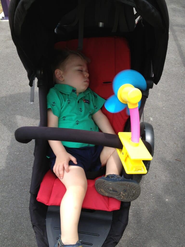 baby in stroller with fan staying cool